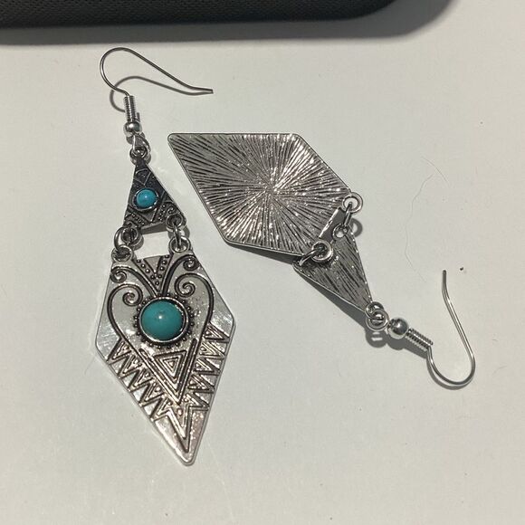 🪷Lightweight SilverTone Turquoise Boho Hook Drop Earrings - Picture 12 of 16